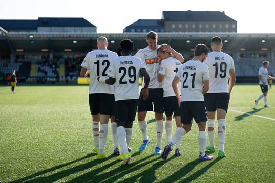 Jeremy Agbonifo of Häcken celebrates the 2-1 goal with