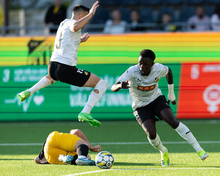 Srdjan Hrstic and Zeidane Inoussa of Häcken