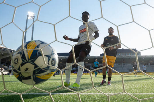 Zeidane Inoussa of Häcken sees the ball hit the net