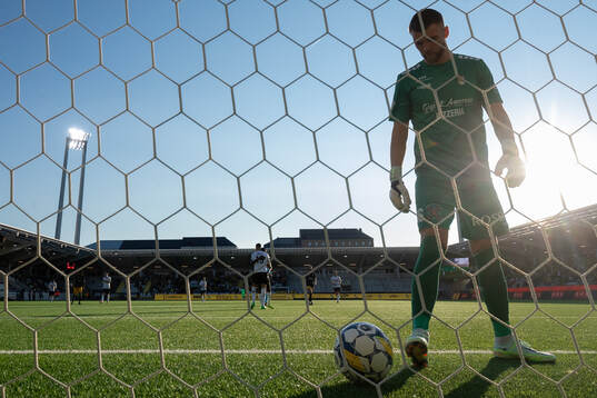 Goalkeeper Didier Desprez of Diddeleng looks dejected