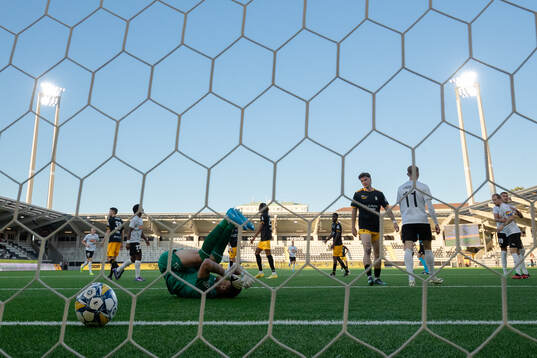 Goalkeeper Didier Desprez of Diddeleng looks dejected