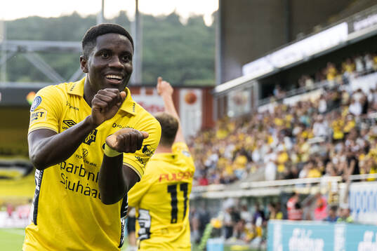 Michael Baidoo of Elfsborg celebrates the 2-0 goal