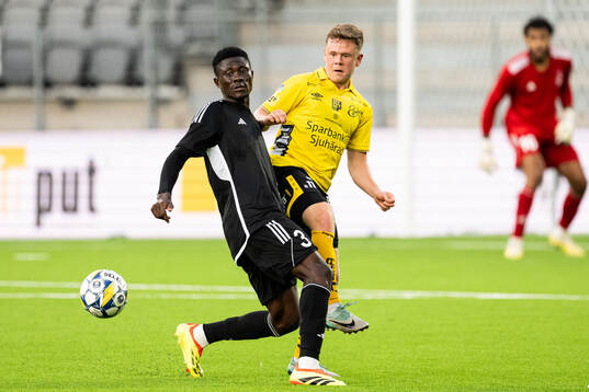 Nana Kwame Boakye of Sheriff Tiraspol and Eggert Aron