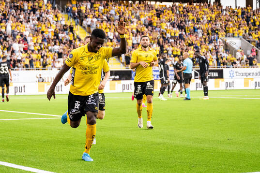 Michael Baidoo of Elfsborg celebrates
