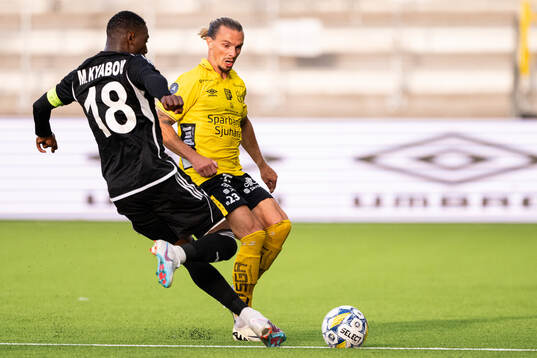 Moussa Kyabou of Sheriff Tiraspol och Niklas Hult of