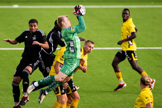 goalkeeper Isak Pettersson of Elfsborg