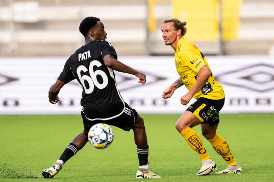 Ilounga Pata of Sheriff Tiraspol and Niklas Hult of Elfsborg
