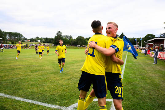 Sveriges Milian Öberg och Benjamin Brantlind jublar
