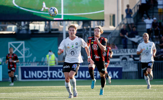 Örebros Erik McCue och Östersunds Albin Sporrong