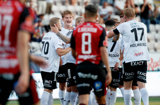 Örebros Erik McCue jublar vid 3-1