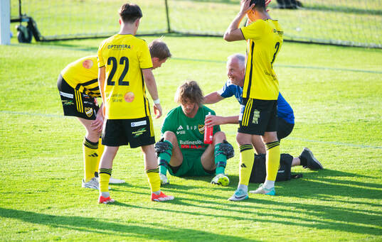 IFK Hässleholms målvakt Linus Lindfors skadad i matchen i