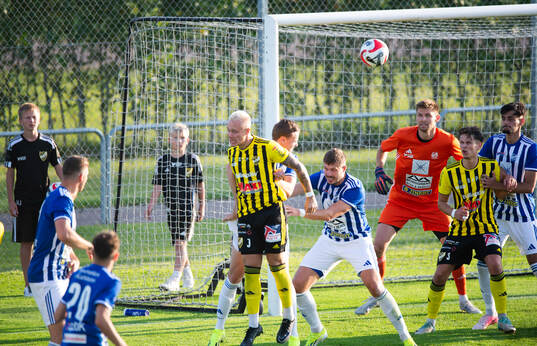 IFK Hässleholms nyförvärv Alexander Sjöström nickar