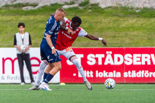 Gefles Jesper Merbom Adolfsson och Sandvikens Calvin Kabuye