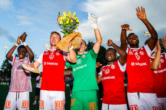 Sandvikens spelare jublar