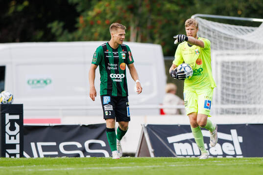 Varbergs Gustav Broman och målvakt Fredrik Andersson