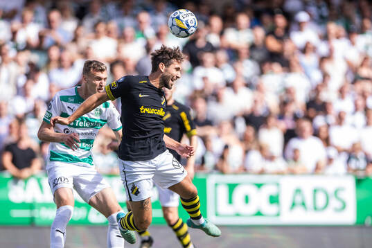 Västerås Viktor Granath och AIKs Benjamin Tiedemann Hansen