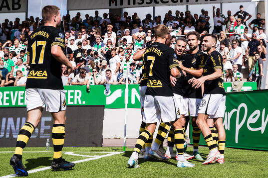 AIKs Dino Besirovic jublar med lagkamrater