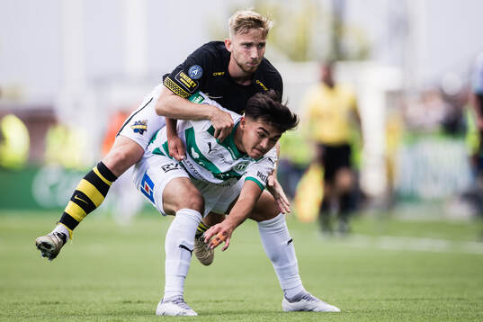 AIKs Eskil Edh och Västerås Alexander Thongla-Iad Warneryd