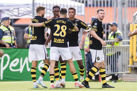 AIKs Rui Modesto jublar med Anton Saletros, Mouhamed Lamine