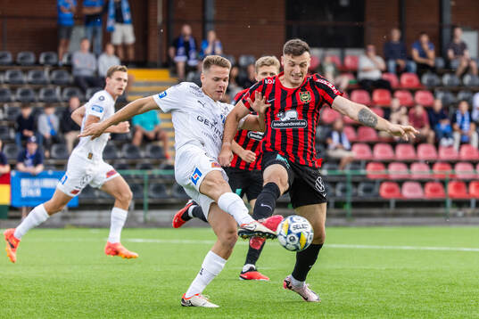 Halmstads Niilo Mäenpää och Brommapojkarnas Adam
