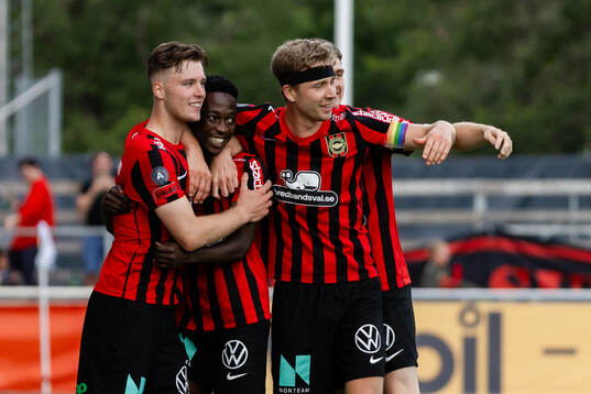 Brommapojkarnas Evans Botchway jublar