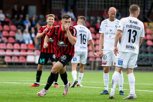 Brommapojkarnas Adam Skanning Jakobsen jublar 2-1