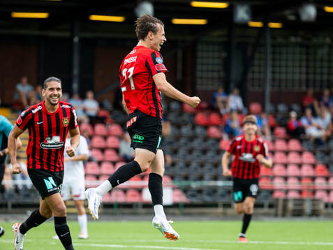 Brommapojkarnas Alex Timossi Andersson jublar
