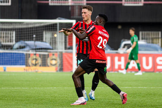 Brommapojkarnas Evans Botchway jublar