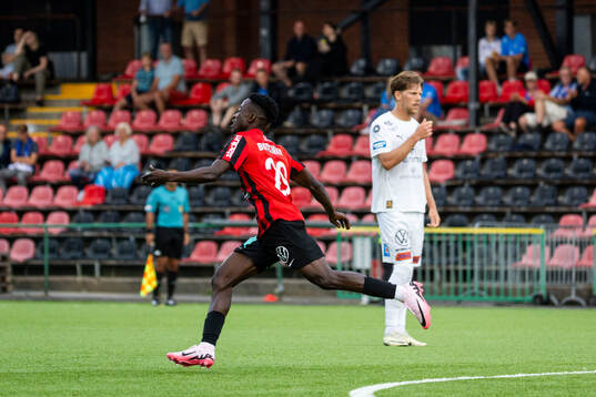 Brommapojkarnas Evans Botchway jublar