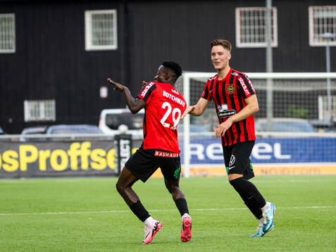 Brommapojkarnas Evans Botchway jublar