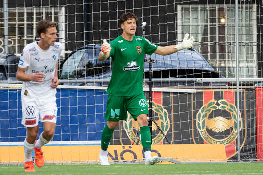Brommapojkarnas målvakt Fabian Mrozek