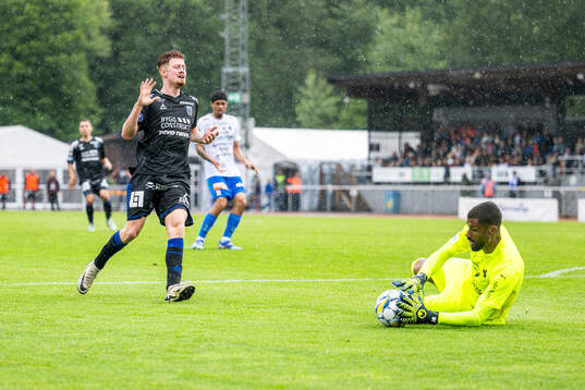 Sirius August Ljungberg och Värnamos målvakt Jonathan