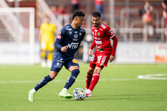 Örgrytes Tobias Sana och Skövde AIKs Emil Skillermo