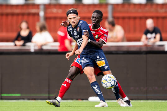 Örgrytes Charlie Vindehall och Skövde AIKs Mamadou