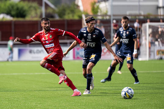Skövde AIKs Elmar Abraham och Örgrytes Charlie Vindehall