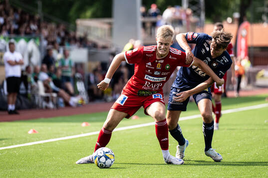 Skövde AIKs Edvin Tellgren och Örgrytes Noah