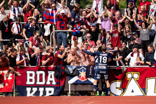 Örgrytes Tobias Sana och Anton Andreasson jublar med