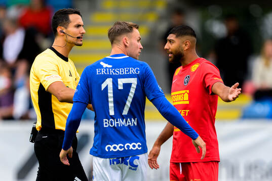 Domare Adi Aganovic och Trelleborgs Filip Bohman och