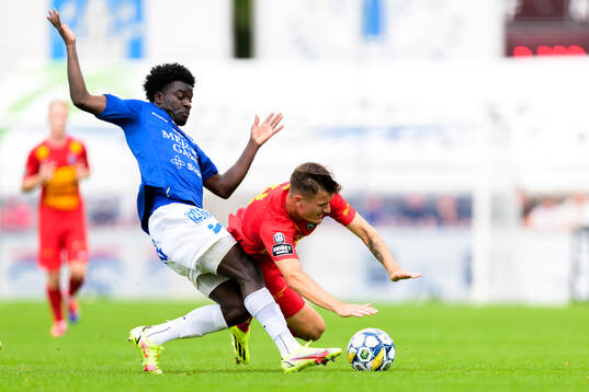 Trelleborgs Samuel Asoma och Landskronas Robin Dzabic