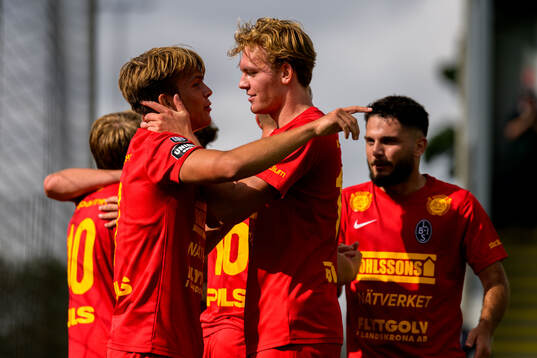 Landskronas Victor Karlsson och Max Nilsson jublar