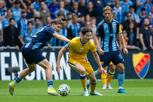 Djurgårdens Patric Åslund och Tobias Gulliksen mot IFK