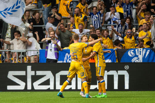 IFK Göteborgs Sebastian Ohlsson, Arbnor Mucolli, och