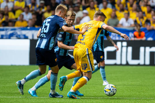 Djurgårdens Oskar Fallenius och Tobias Gulliksen mot IFK