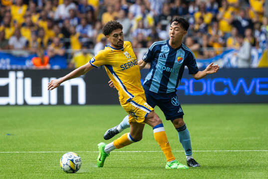 IFK Göteborgs Thomas Santos och Djurgårdens Keita Kosugi