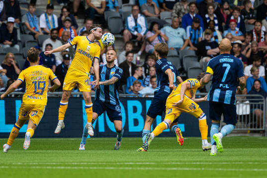 IFK Göteborgs Oscar Pettersson och Djurgårdens Adam Ståhl