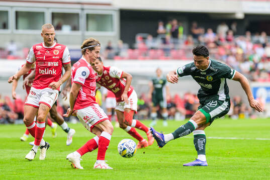 Kalmars Johan Karlsson och Hammarbys Jusef Erabi