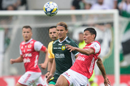 Hammarbys Markus Karlsson och Kalmars Romario Pereira Sipiao