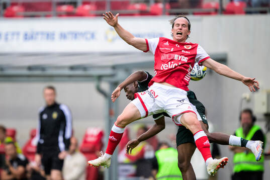 Hammarbys Bouzomana Toure och Kalmars Johan Karlsson