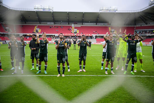 Hammarby spelare jublar