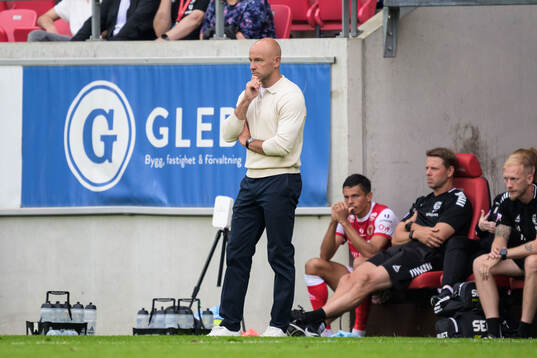 Kalmars tränare Stefan Larsson deppar